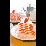 【期間限定！！】5層重ね！？今しか食べられない幻のスイーツ！！ / Strawberry Mille Crepe #shorts